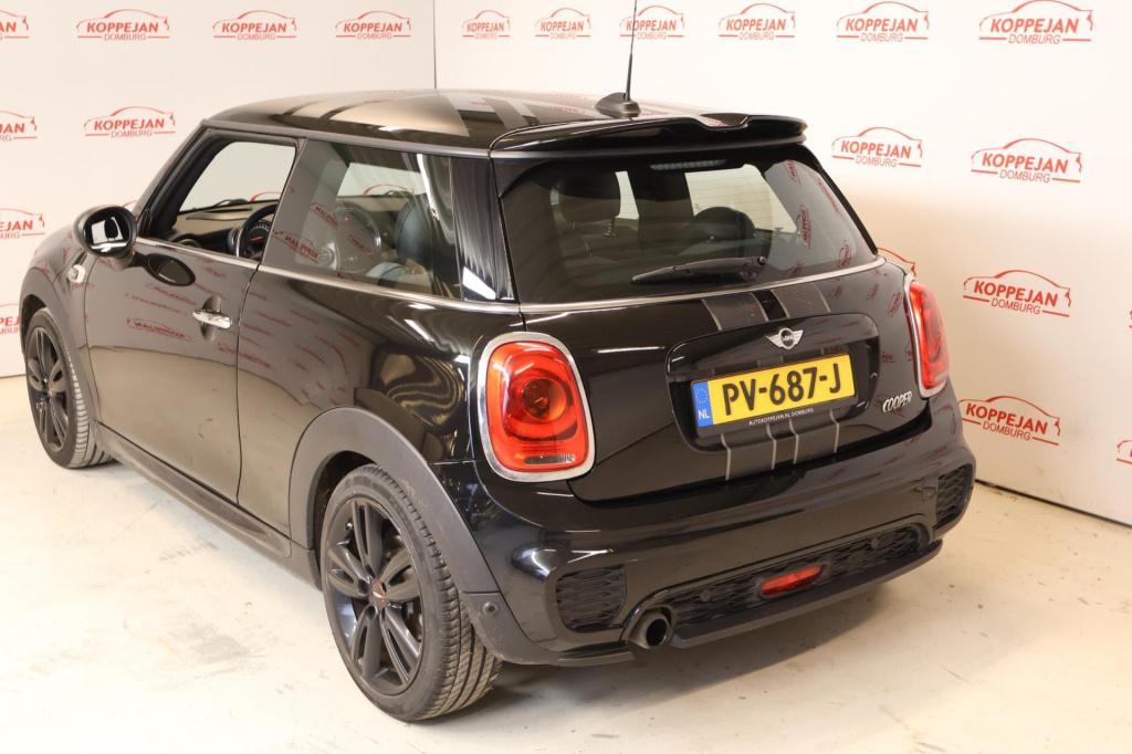 Mini Cooper 1.5 chili serious business nl auto, jcw in en exterieur, stoelv