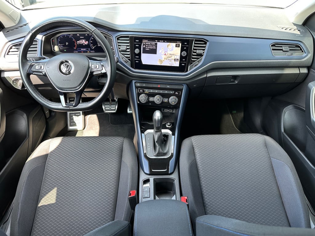 Volkswagen T-roc 1.5 tsi 150pk dsg r-line | 19 inch | led | trekhaak | virt