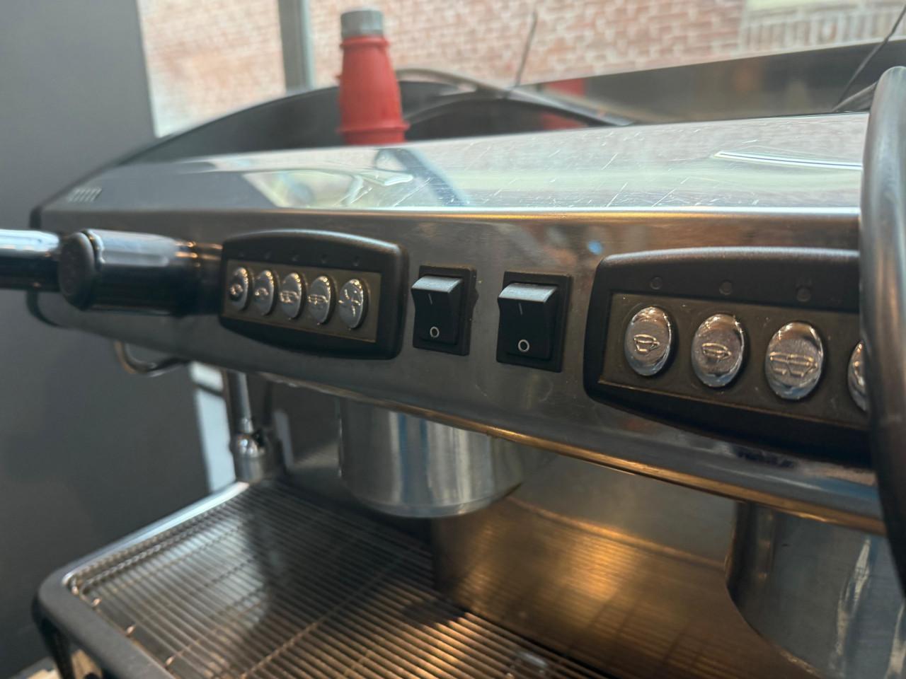 Italiaanse piston espressomachine van het merk Expobar