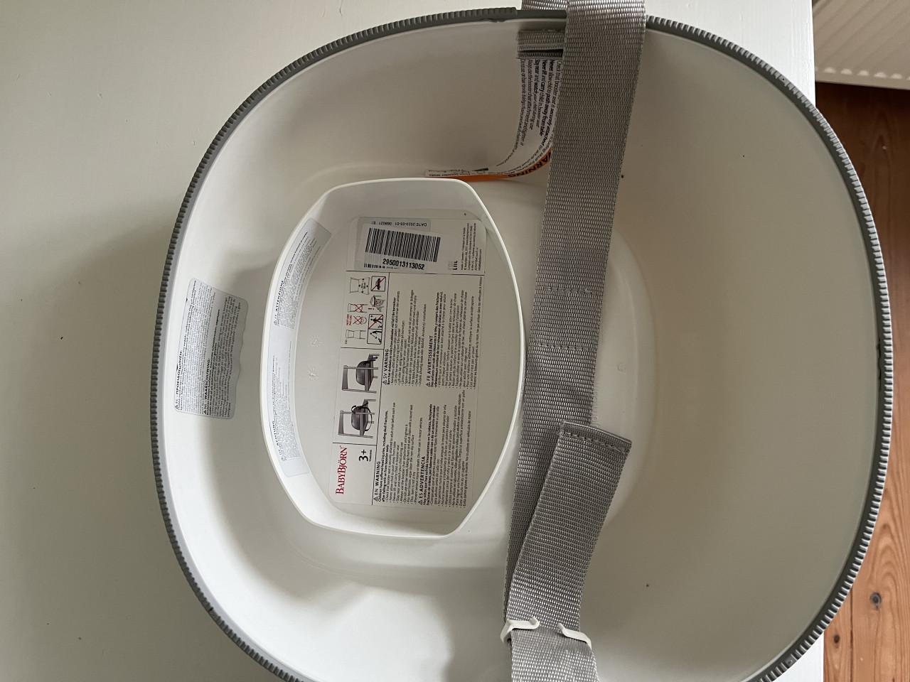 BabyBjörn stoelverhoger – zo goed als nieuw