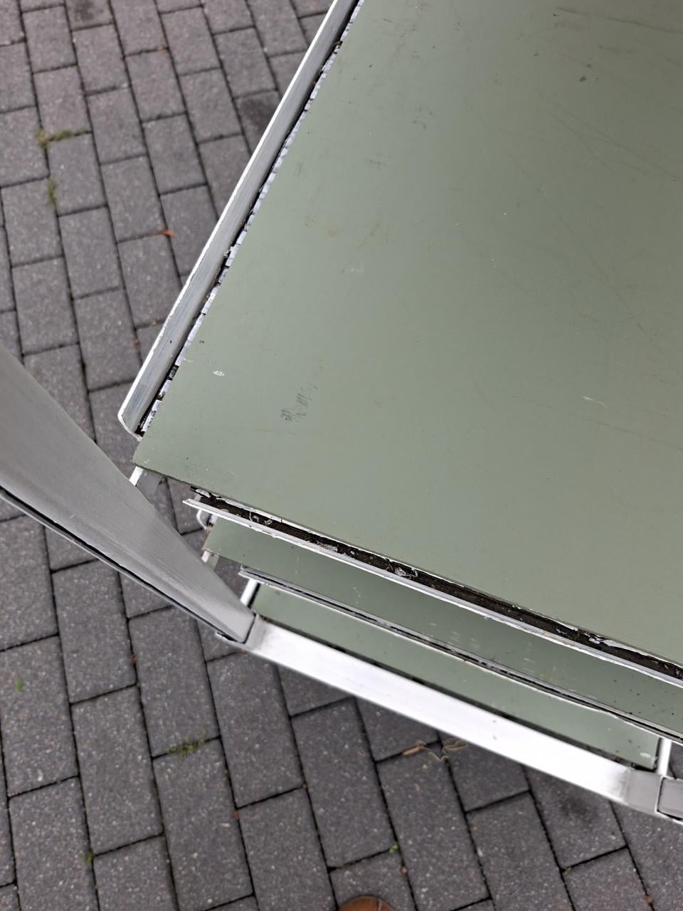 Oude veilingkar, nu voor display (of wat je zelf wil)