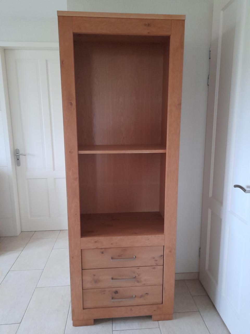 Prachtige degelijke  kast  74 x 45 x 207H ( in goede nette staat )