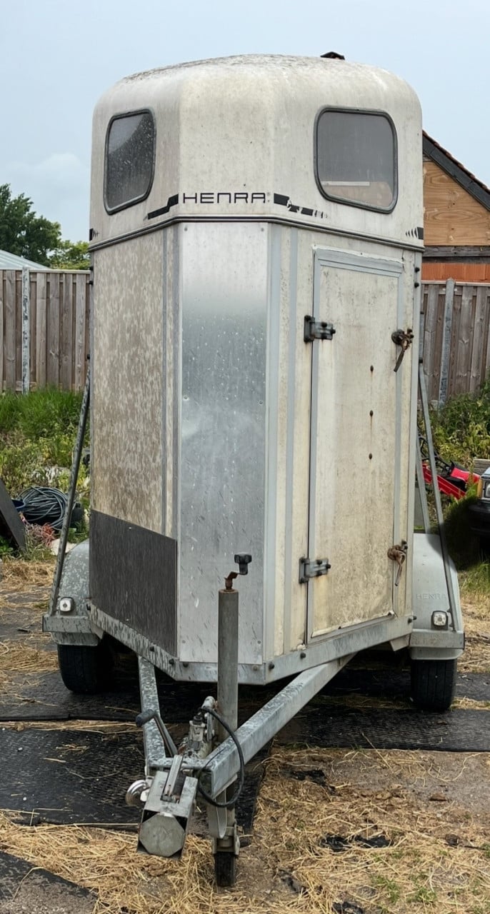 Henra 1,5 paardstrailer opknapper