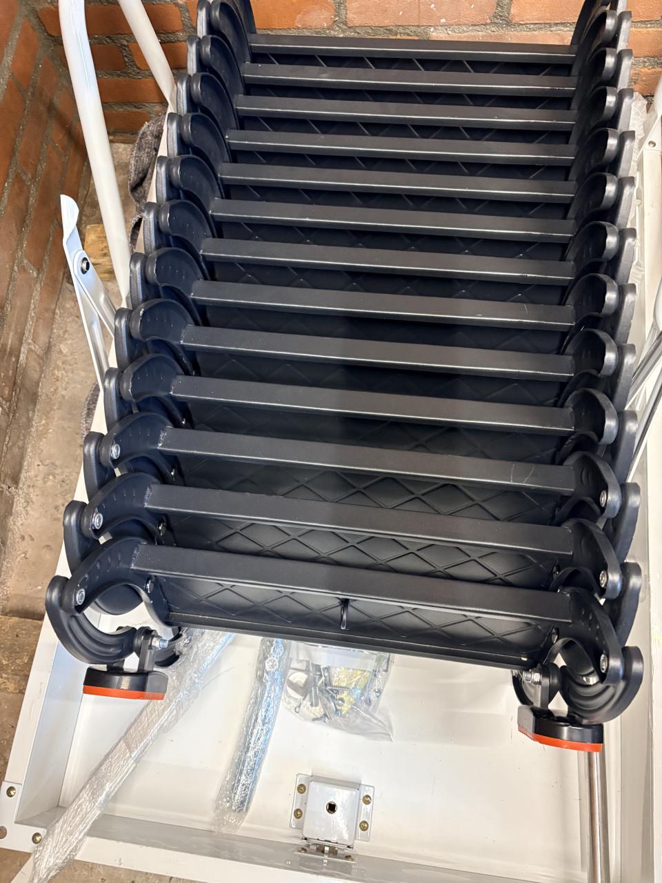 2x Vevor Zoldertrap / Vlizotrap - Nieuw