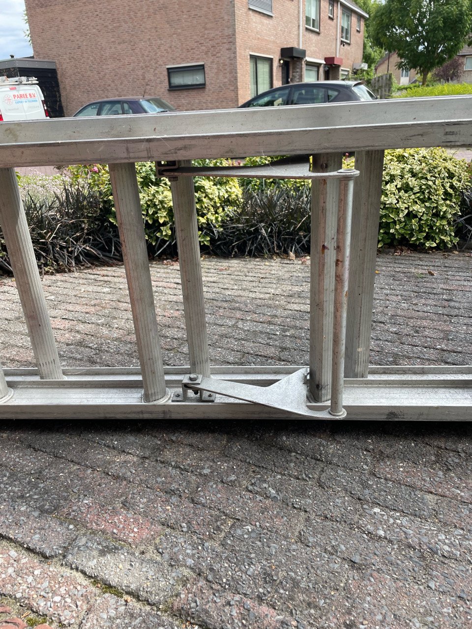 Aluminium ladder uitschuibaar en op wieltjes 8,5 meter