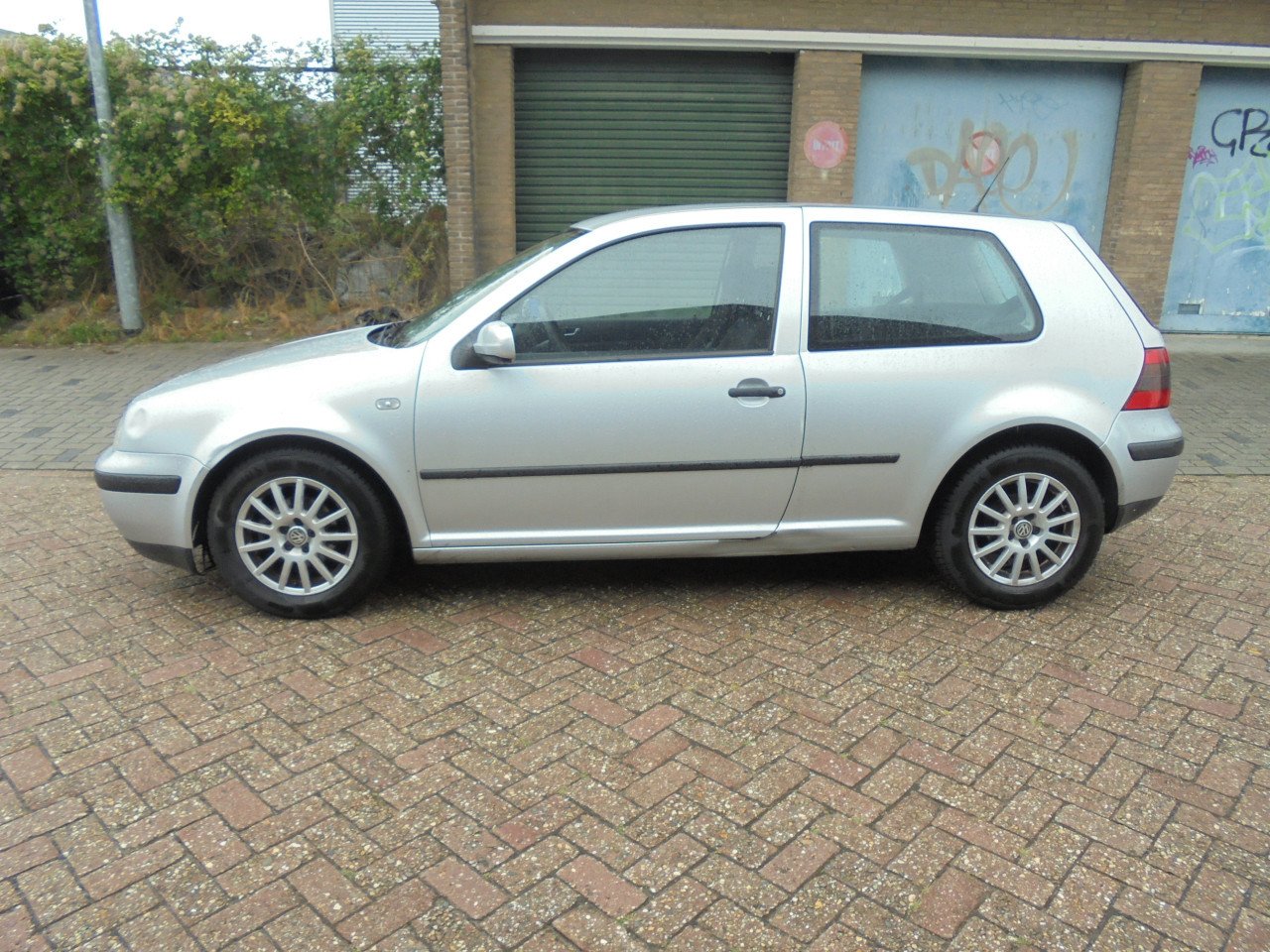 Golf Bouwjaar 2001 redelijke staat,koude airco A.P.K  rijd zo als het hoort