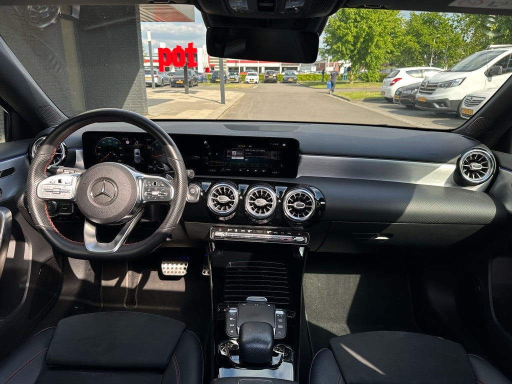 Mercedes-Benz A-Klasse 180 business solution amg // ambiance verlichting //