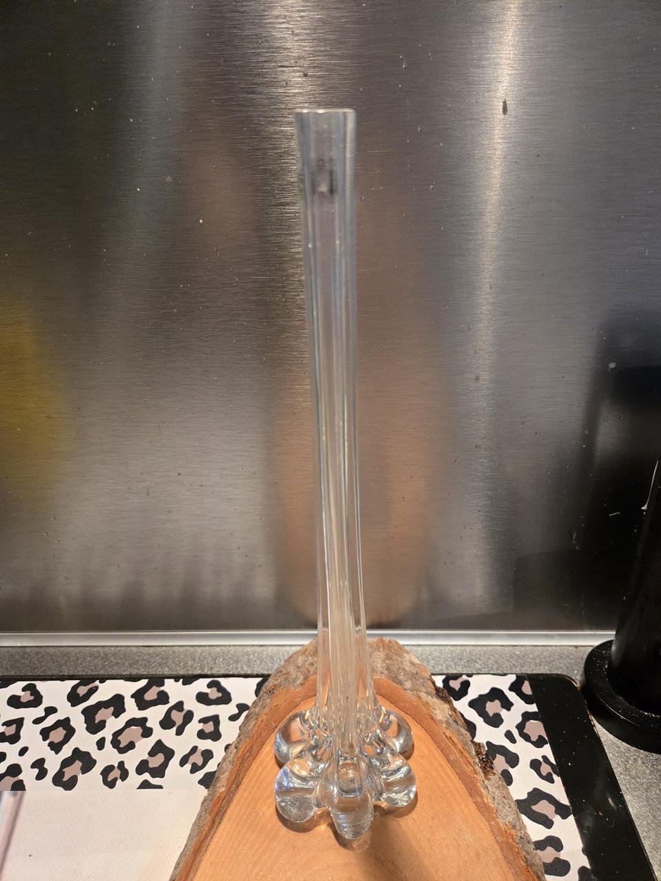 Art Nouveau Gladiolenvaas, ook bekend als een solifleur. Hoogte 29 cm.