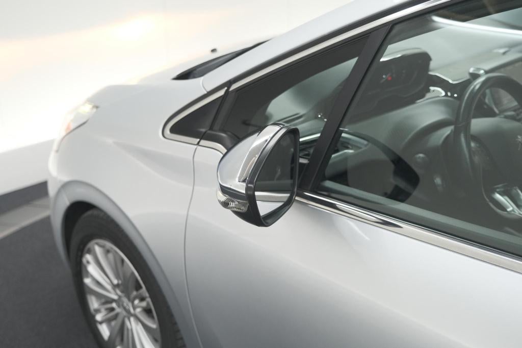 Peugeot 208 puretech 100 eat6 allure | panoramadak | camera | navigatie