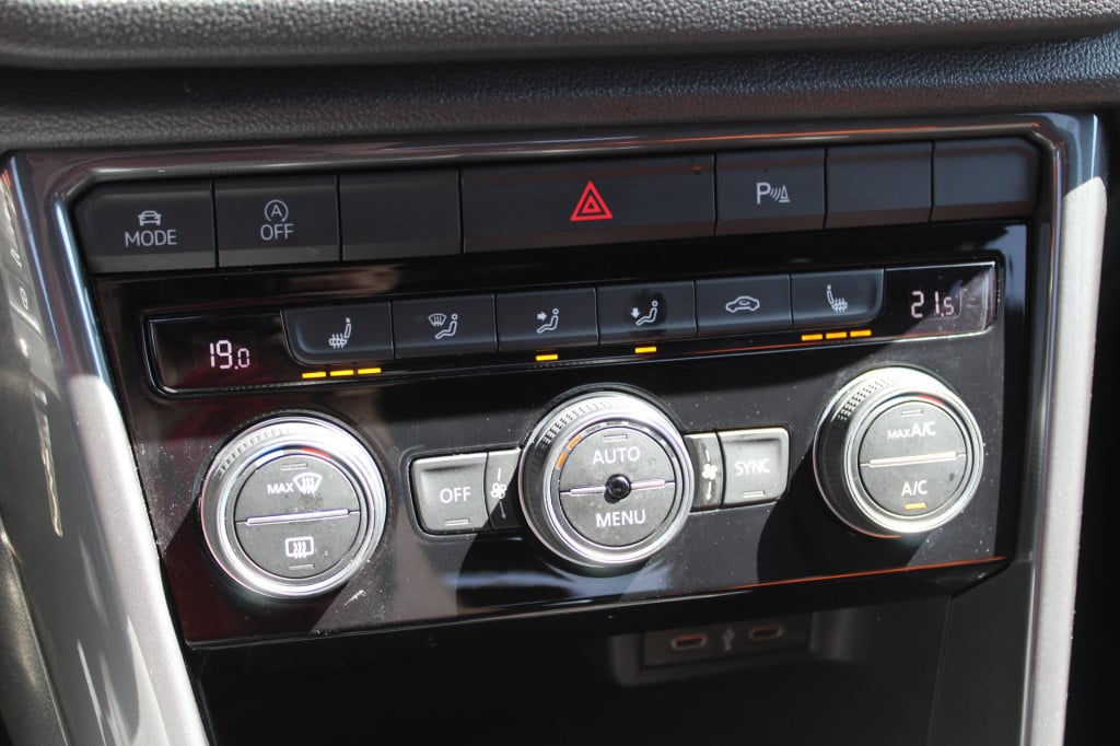 Volkswagen T-roc 1.5 tsi r-line | acc | navi | camera | dsg | trekhaak