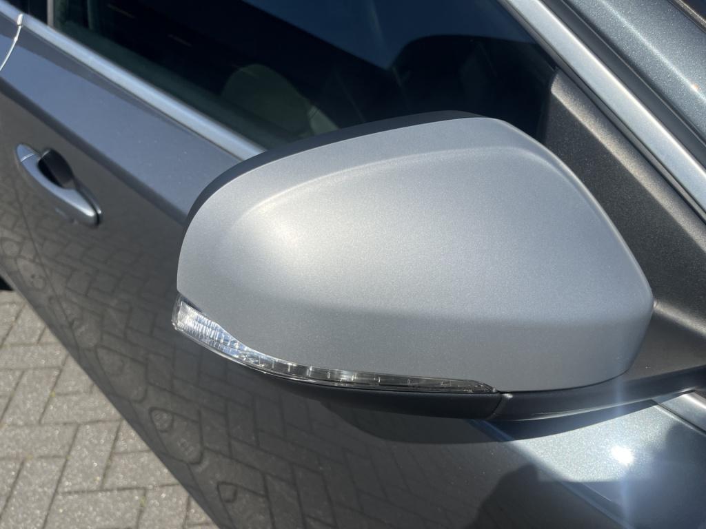 Volvo V40 1.5 t3 polar+ r-design sport pano navi trekhaak automaat