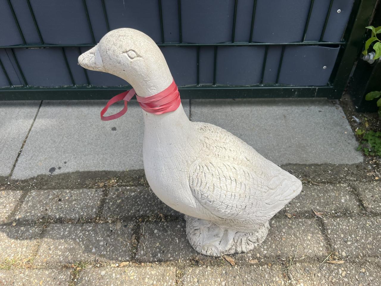Gans als tuinbeeld, materiaal beton