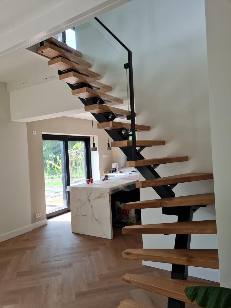 Stalen Kwartslagtrappen op maat – Compact & Stijlvol