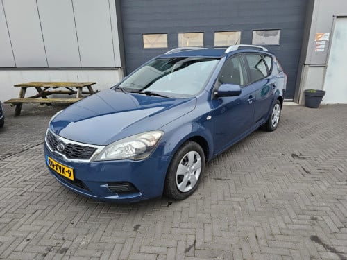 TE KOOP KIA CEE'D 1.4 X-TRA EURO 5 MET AIRCO EN TREKHAAK