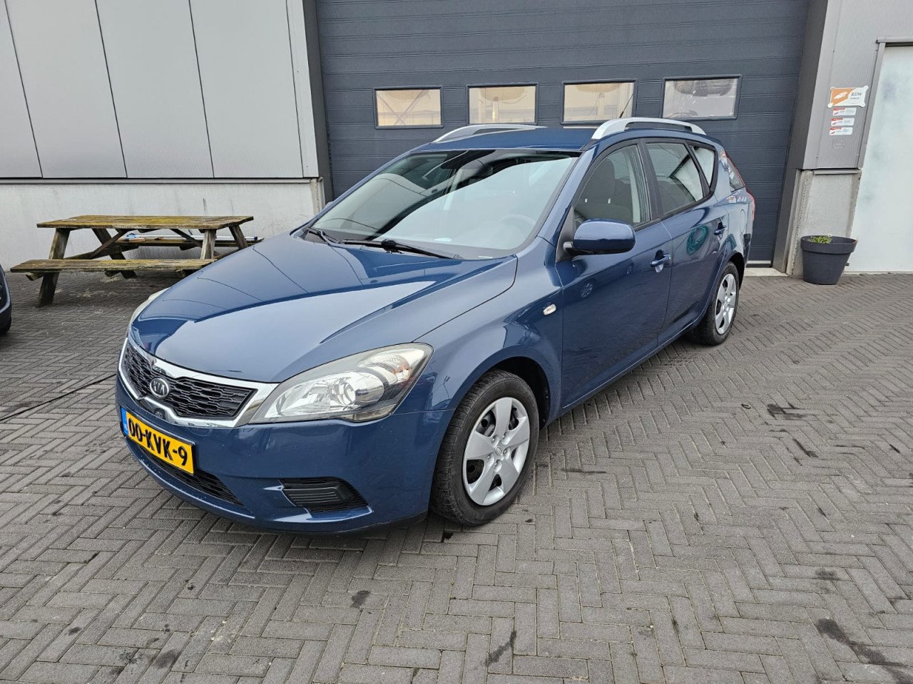 TE KOOP KIA CEE'D 1.4 X-TRA EURO 5 MET AIRCO EN TREKHAAK