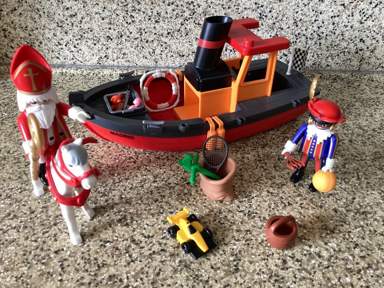 PLAYMOBIL. Sinterklaas met paard. Piet en boot en veel onderdelen.