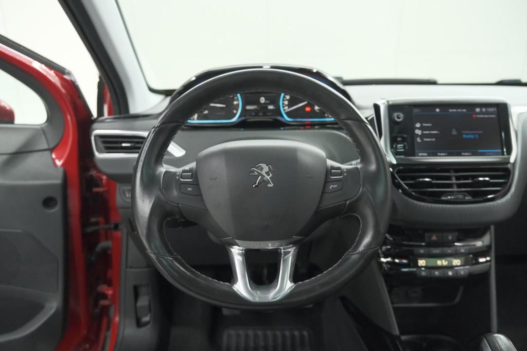 Peugeot 2008 1.2 puretech blue lease executive | all season banden | panora