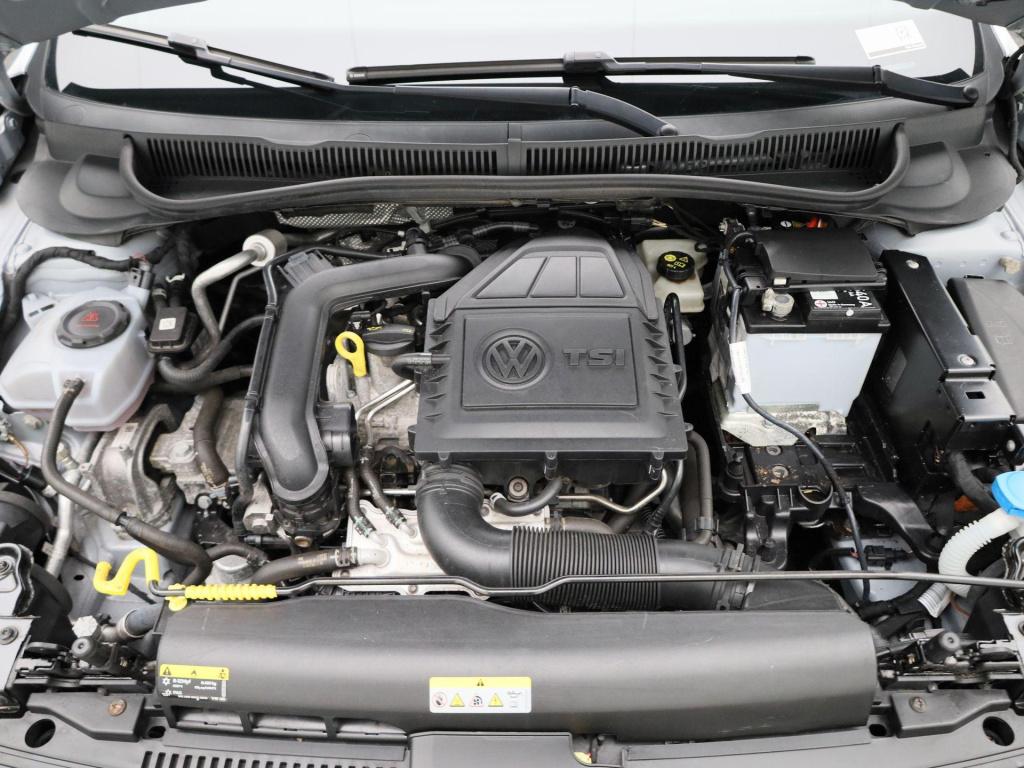 Volkswagen Polo 1.0 tsi comfortline business | parkeer sensoren | navigatie