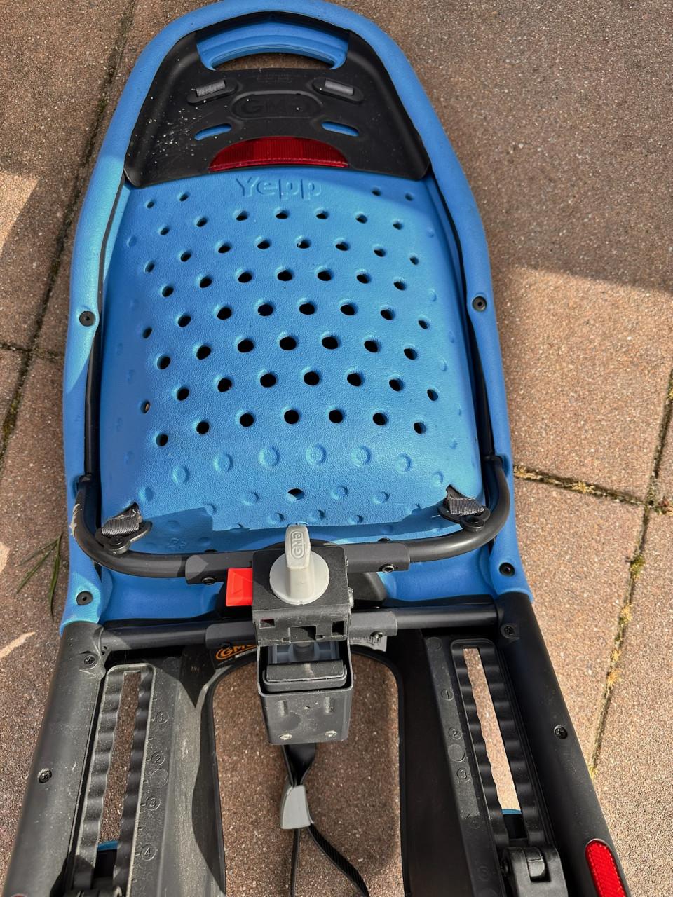 Te koop Yepp fietsstoeltje voor achterop de fiets in de kleur blauw