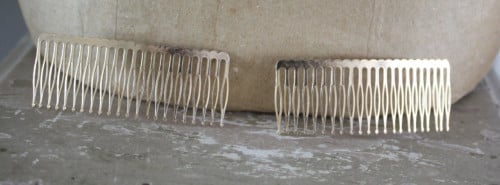 Set va 2 goudkleurige haarkammen