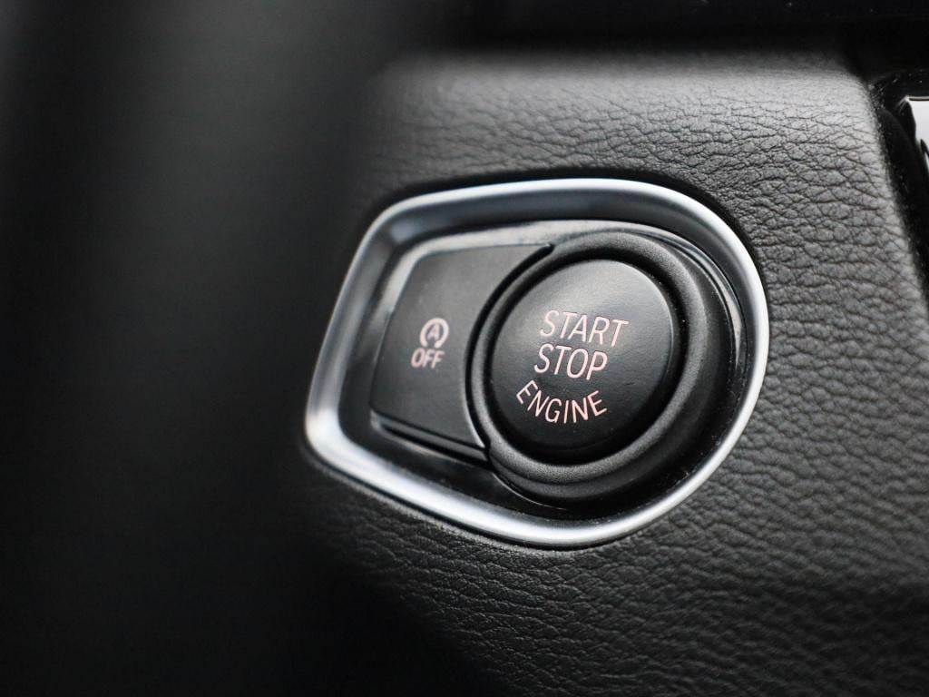 BMW X1 sdrive18i business edition plus | automaat | lmv | trekhaak | parkee
