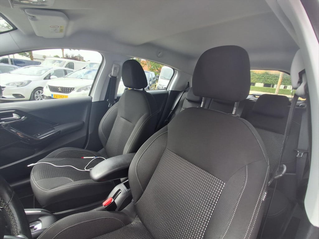 Peugeot 208 allure 1.2-110pk 5d (vol)automaat(eat6) navigatie | apple carpl