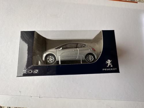 3 NIEUWE MODEL PEUGEOT's 208-208 GTI-2008 IN ORGINELE DOOS.