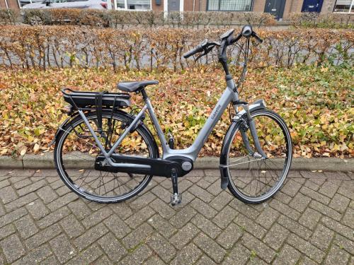 Keurig nette Gazelle C330 met Bosch middenmotor