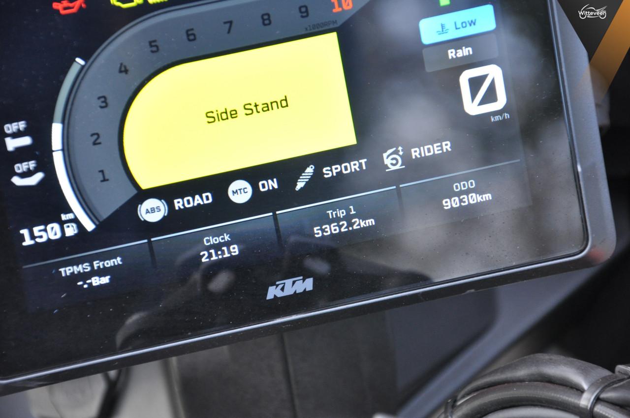 KTM 1290 SuperDuke GT 9000 km en Akrapovic! BTW motor
