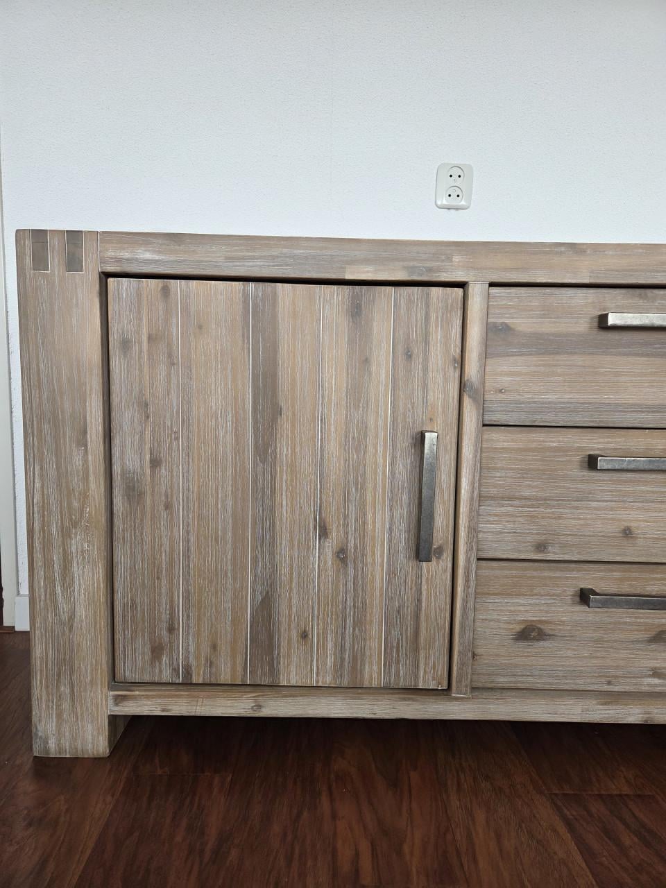 TE KOOP: Dressoir