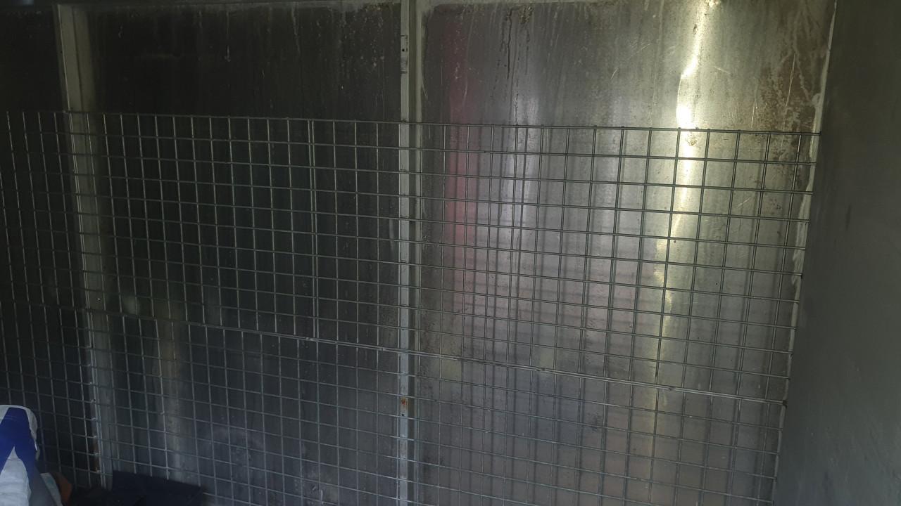 TE KOOP DICHTE AANHANGER