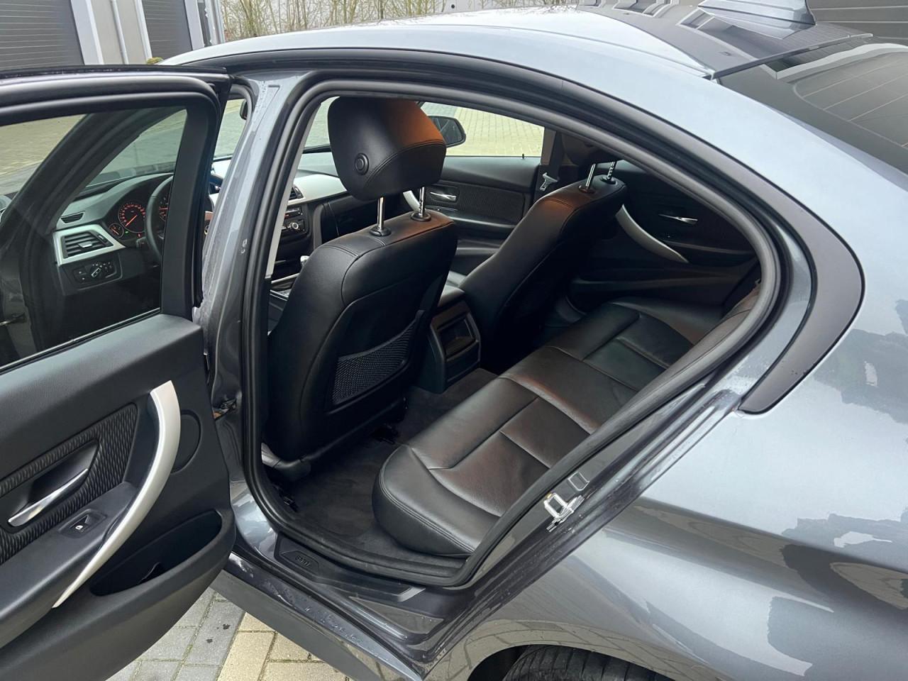 BMW 3-serie 320i M-SPORT Origineel NL