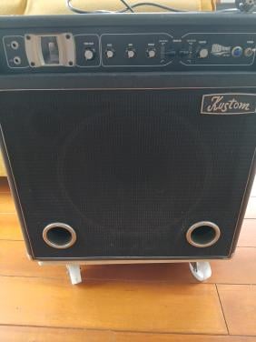 KUSTOM  Bas versterker