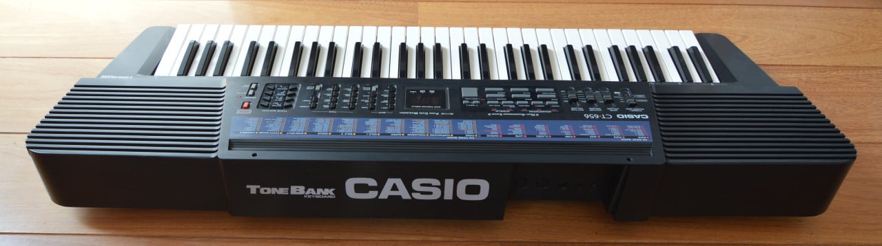 Casio CT-656 keyboard inclusief hoes (evt met standaard)