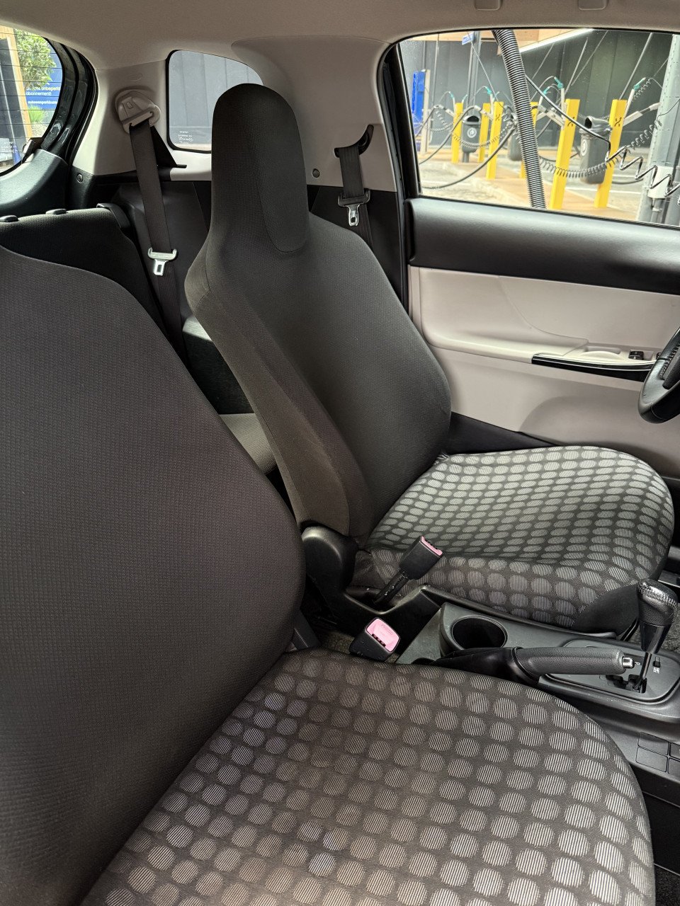 Toyota IQ 1.0 VVTi 2011 Zwart AUTOMAAT / NAVIGATIE