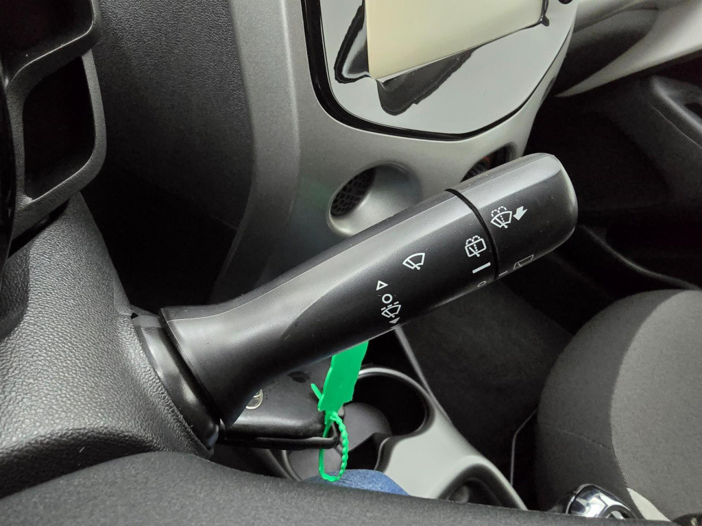 Toyota Aygo occasion met parkeercamera en weinig km | tweedehands toyota ay