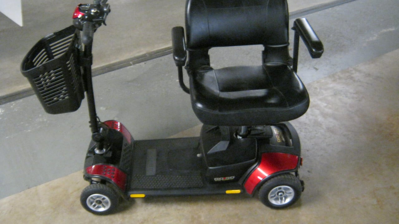 TE KOOP SCOOT MOBIEL GO GO TREVELLER ELITE IN 2 MIN UIT ELKAAR