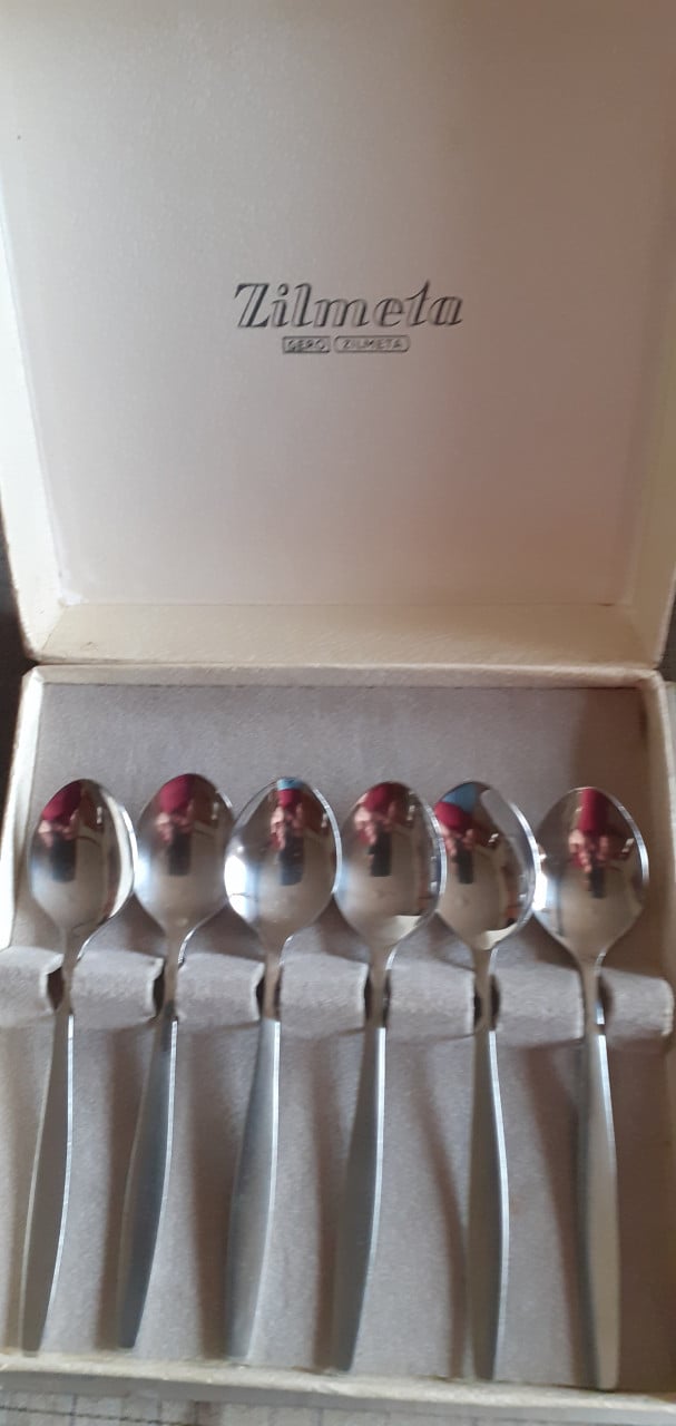 Oude dessertlepeltjes en vorkjes