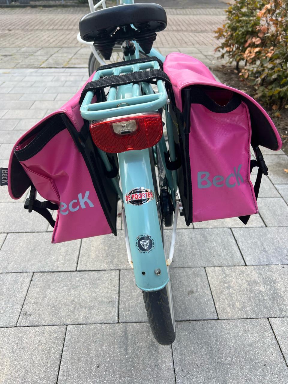 Alpina Kinderfiets 26 inch met voordrager en fietstassen
