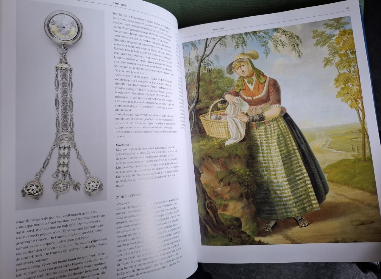 De Zeeuwse streekdrachten 1800-2000, door Jeanine Dekker (eindred.)