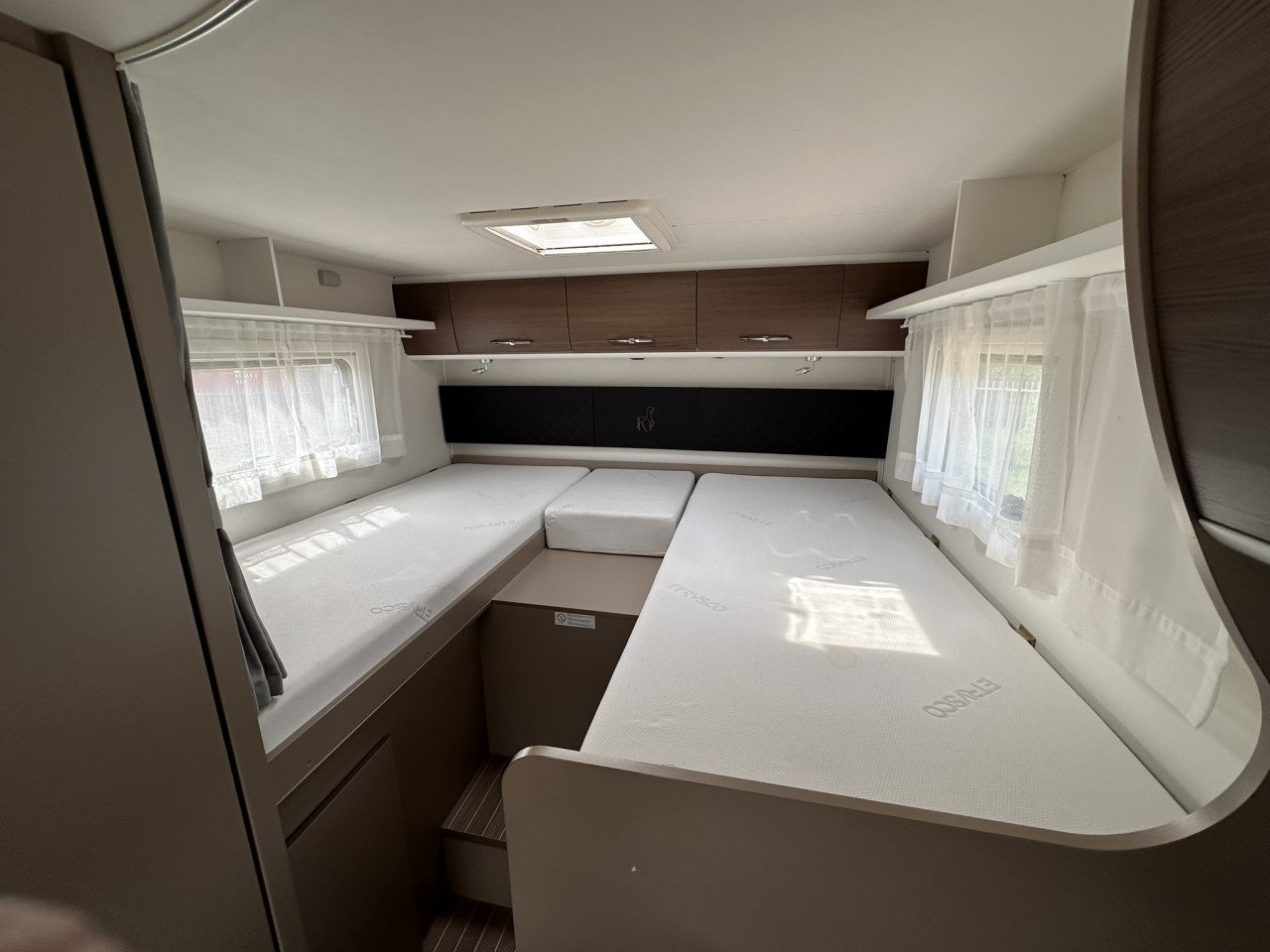 Prachtige Etrusco T6900SB uit 2020, nette camper met lengtebedden, 6.90cm