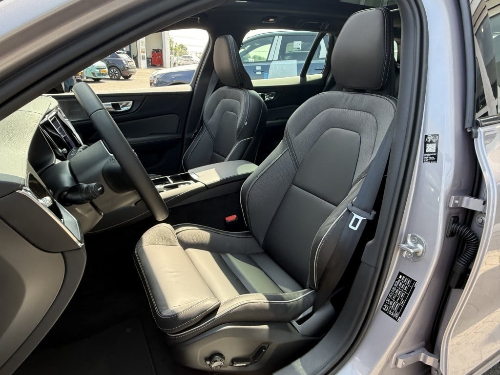 Volvo V60 t6 awd gt ultra dark