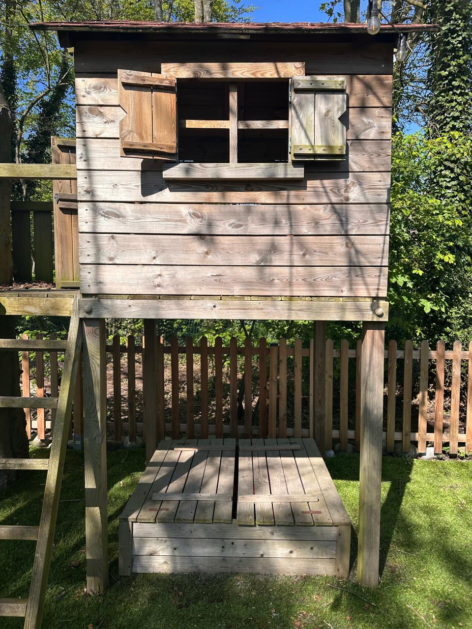 Houten zandbak met bankjes - afsluitbaar