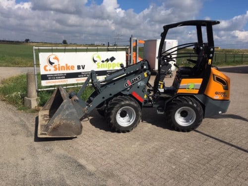 Te huur: Shovel, wiellader met schepbak, puinbak, vorken of veegborstel