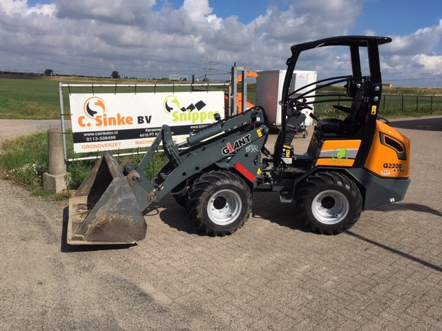 Te huur: Shovel, wiellader met schepbak, puinbak, vorken of veegborstel