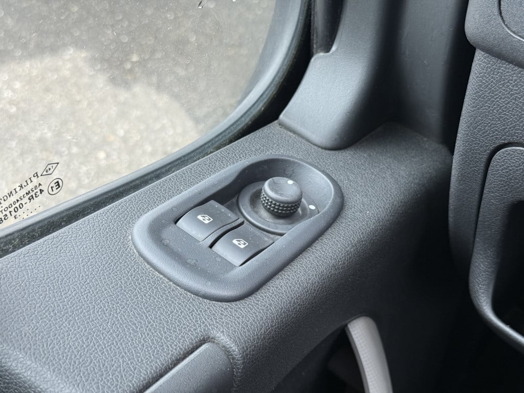 Renault Master t35 2.3 dci l2h2 | nl-auto | 1e eig | navi | cruisec. | trek