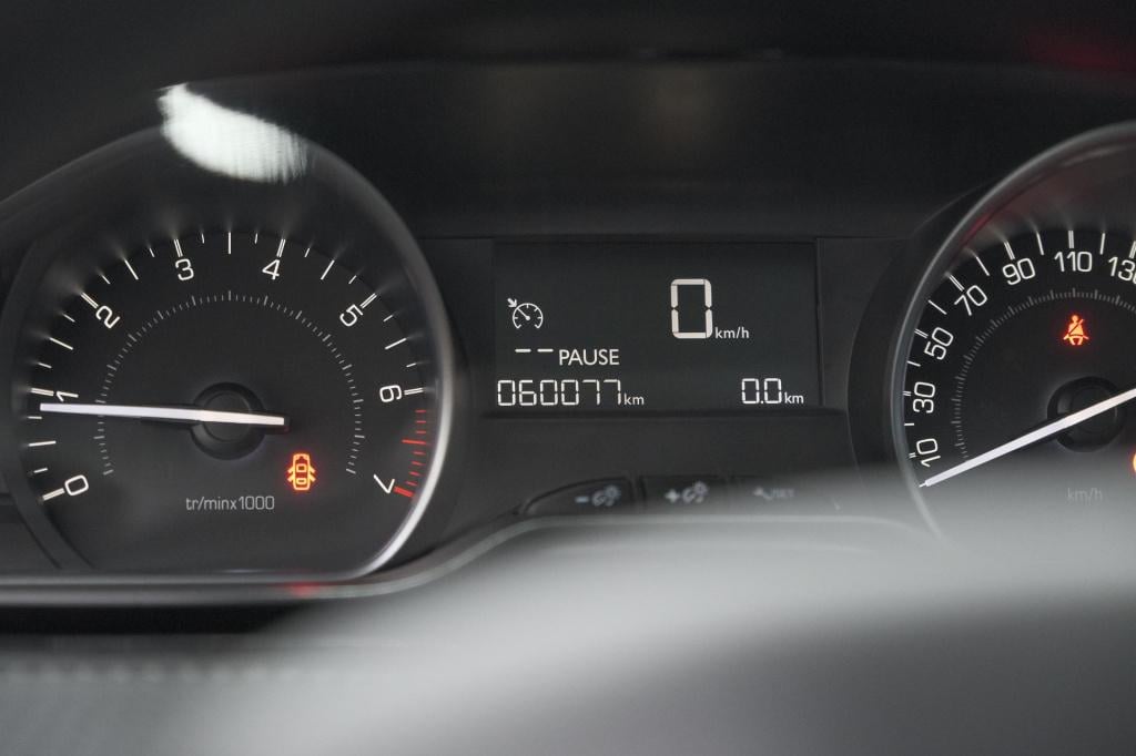 Peugeot 2008 puretech 110 blue lion | trekhaak | apple carplay | panoramada