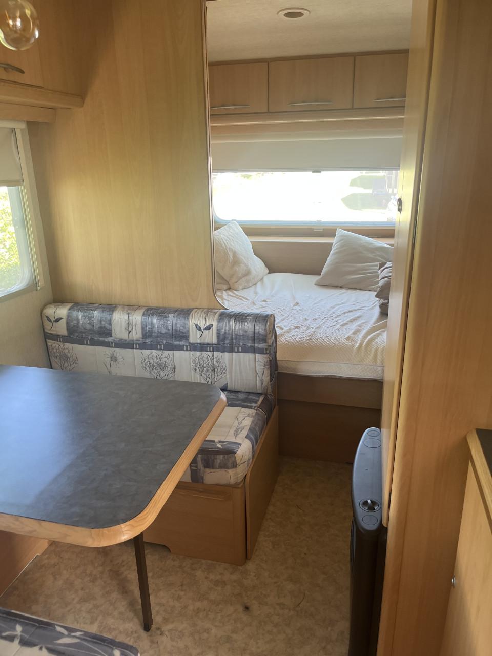 Adria caravan 5004 (met grote voortent)