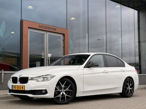 BMW 3-serie 318i | led | virtual cockpit | sportstoelen