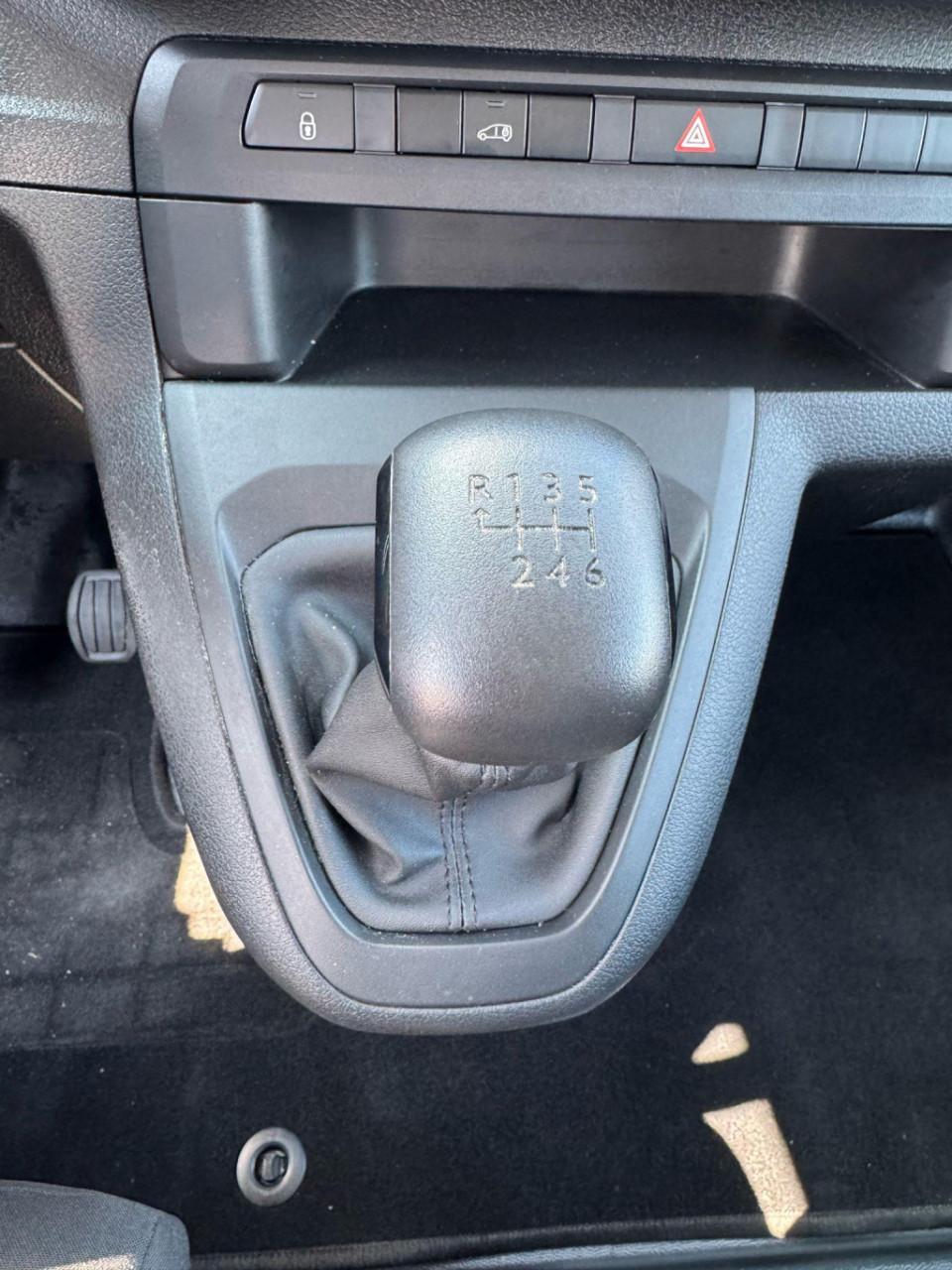 Opel Vivaro 2.0 diesel 145 l3 | navigatie | trekhaak | parkeersensoren | sl